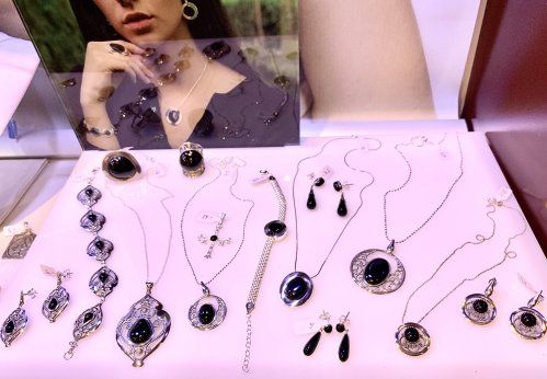 PLATA Y AZABACHE PLATA Y AZABACHE